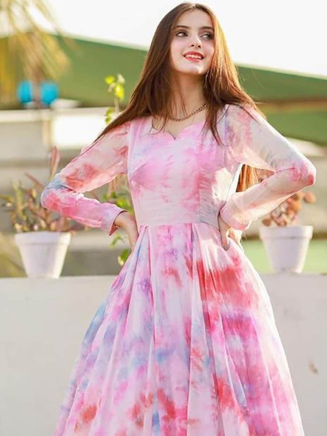 Amira - Light and delicate with subtle beauty
