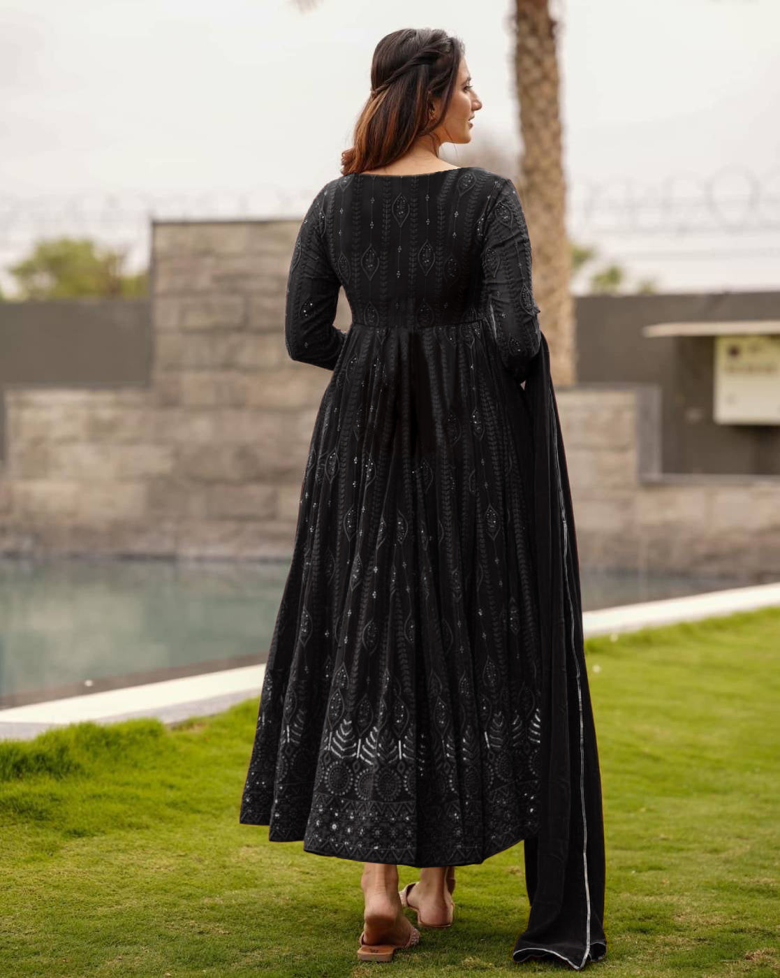 Zafira - Flowing with rhythm and charm(Black)