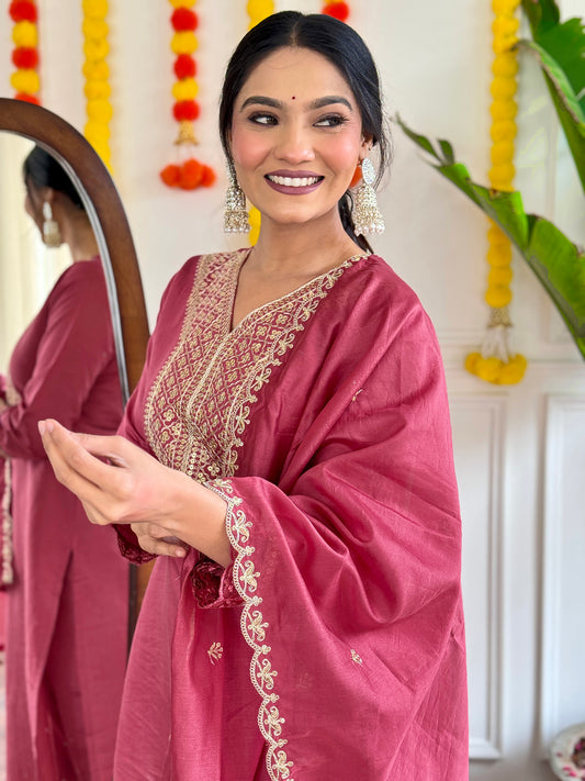 Rajvi - A dazzling kurti inspired by vintage classics