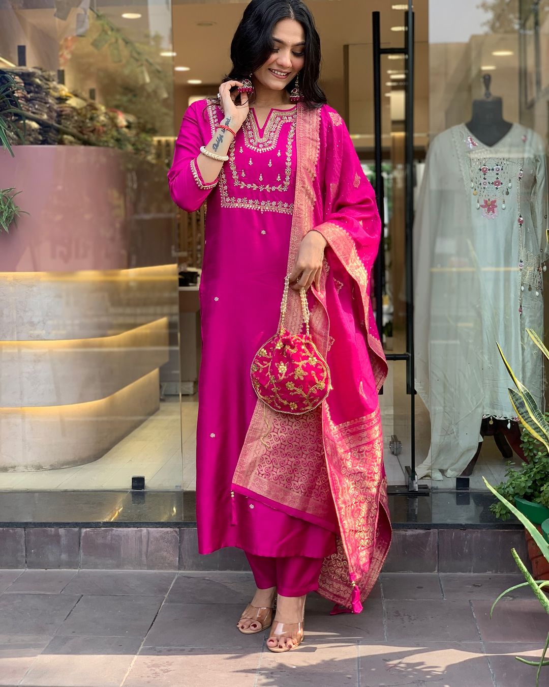 Saanvi - A serene design crafted for elegant occasions (Pink)