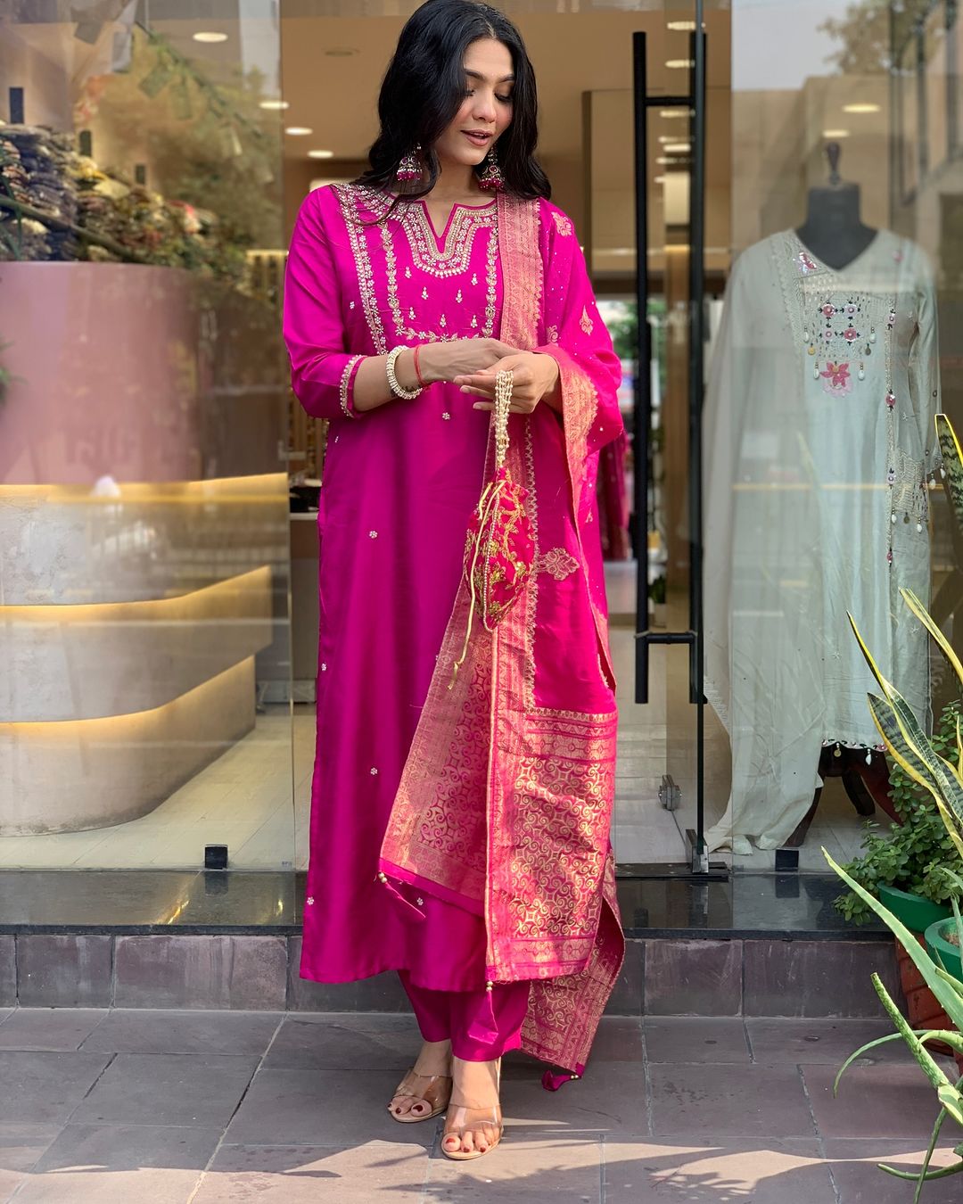 Saanvi - A serene design crafted for elegant occasions (Pink)