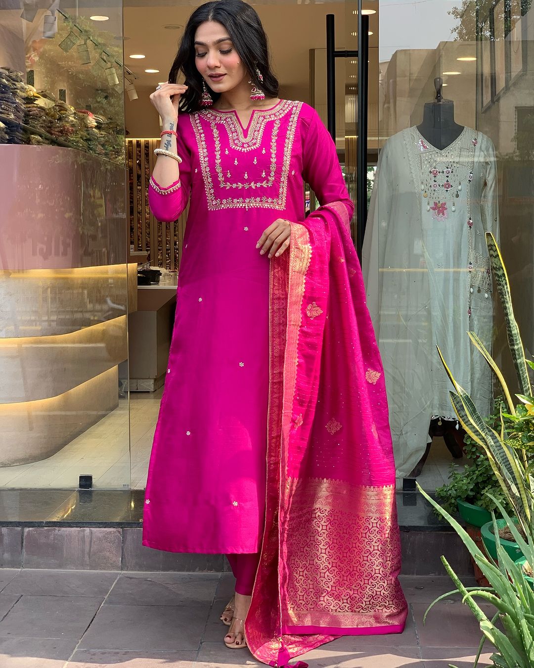 Saanvi - A serene design crafted for elegant occasions (Pink)