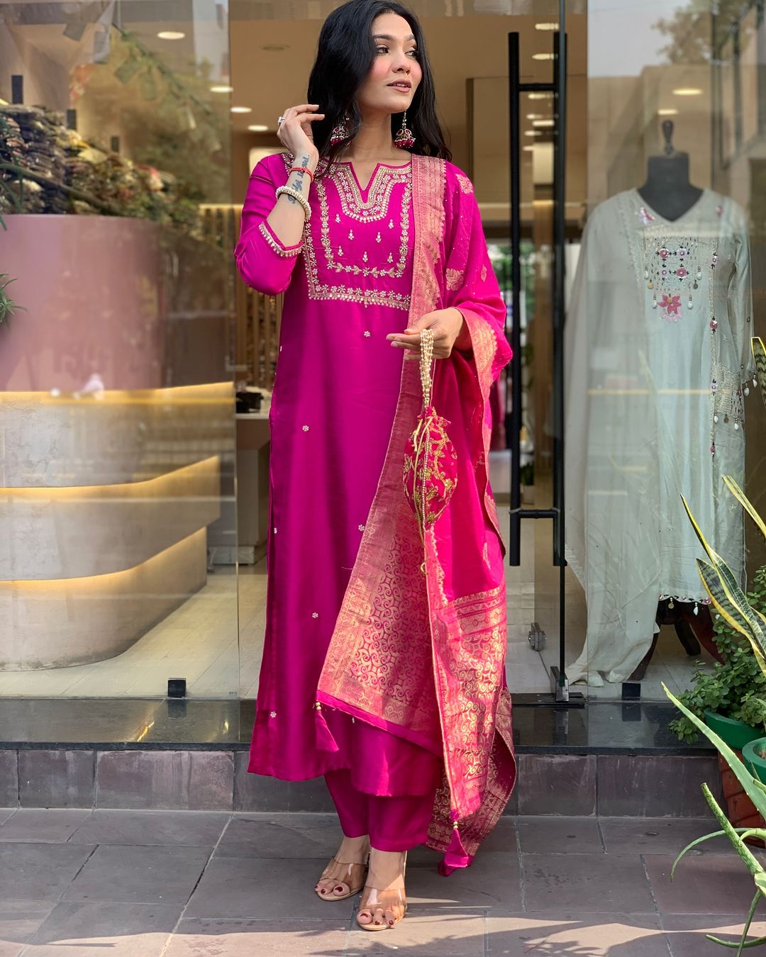 Saanvi - A serene design crafted for elegant occasions (Pink)