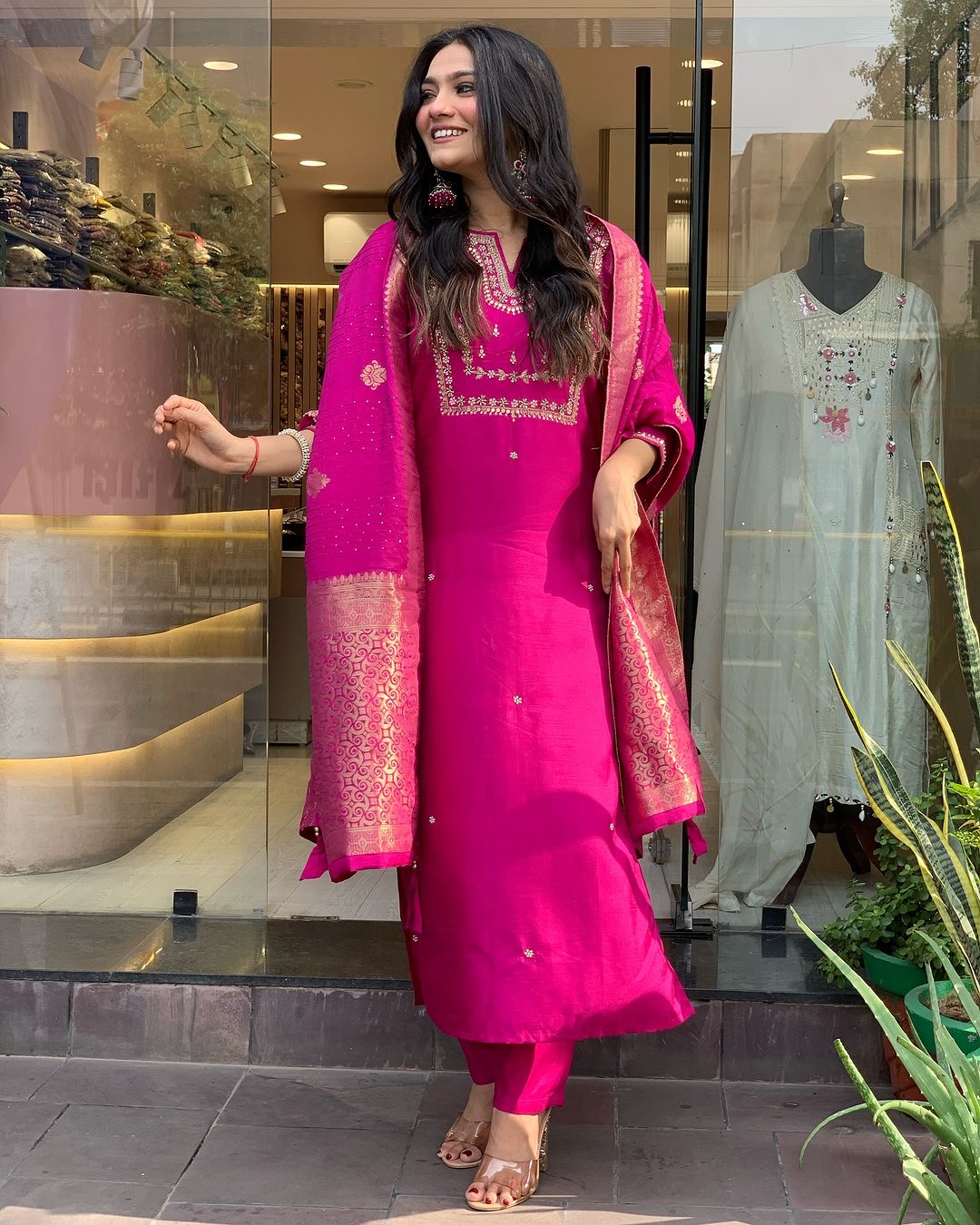 Saanvi - A serene design crafted for elegant occasions (Pink)