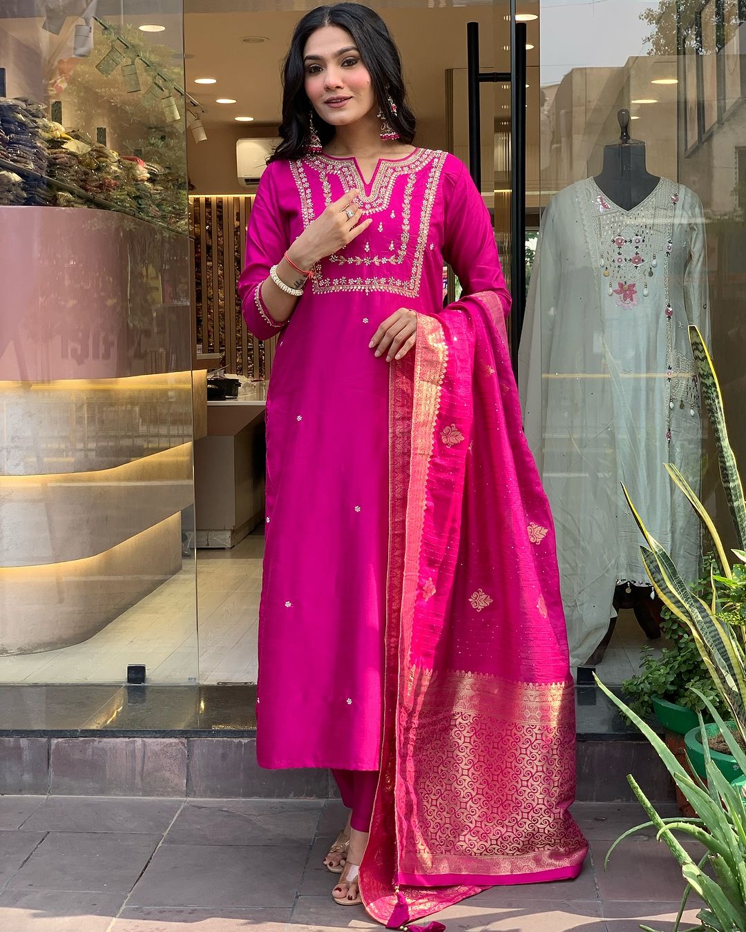 Saanvi - A serene design crafted for elegant occasions (Pink)