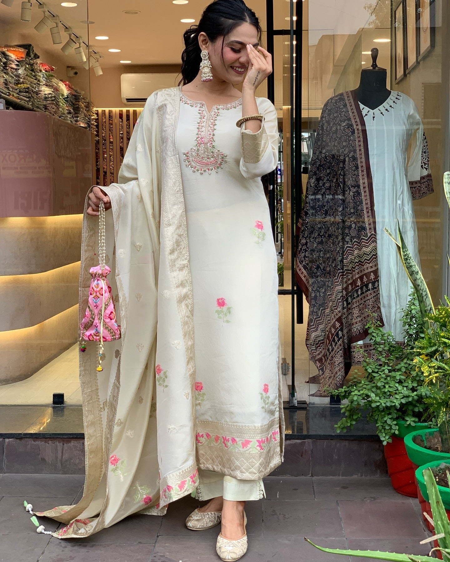 Yamika - A regal piece crafted with timeless grace