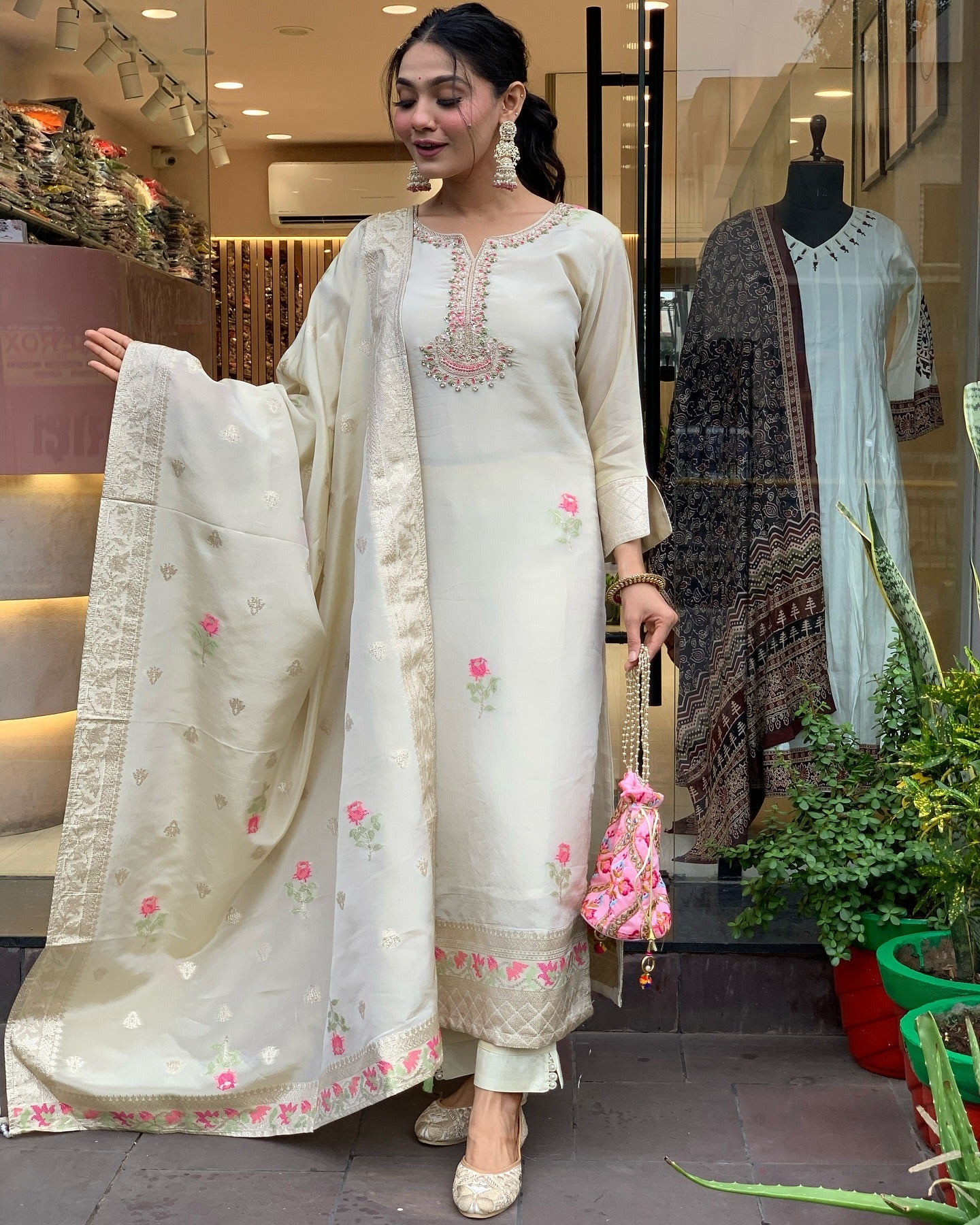Yamika - A regal piece crafted with timeless grace