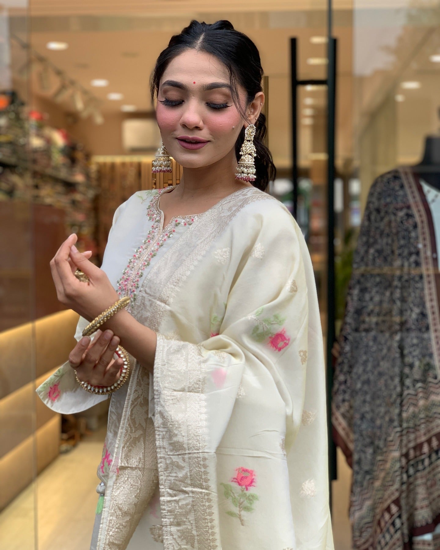 Yamika - A regal piece crafted with timeless grace