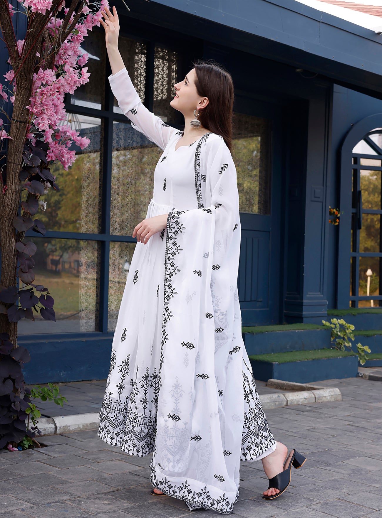 Sarina - Nurturing spirit with modern charm