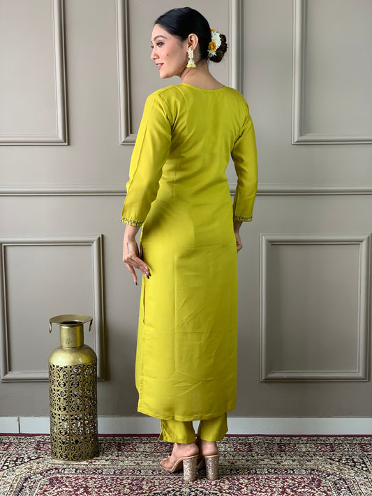 Ruhana - A regal piece with royal undertones (Lemon)