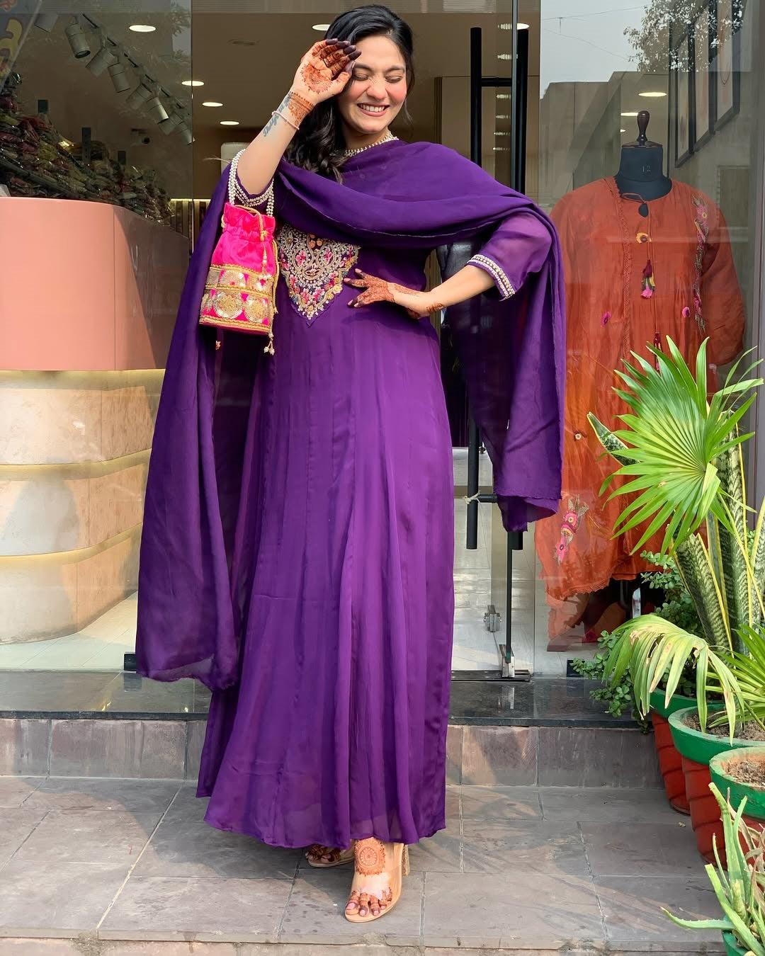 Veyra - Blooming with unique modern charm