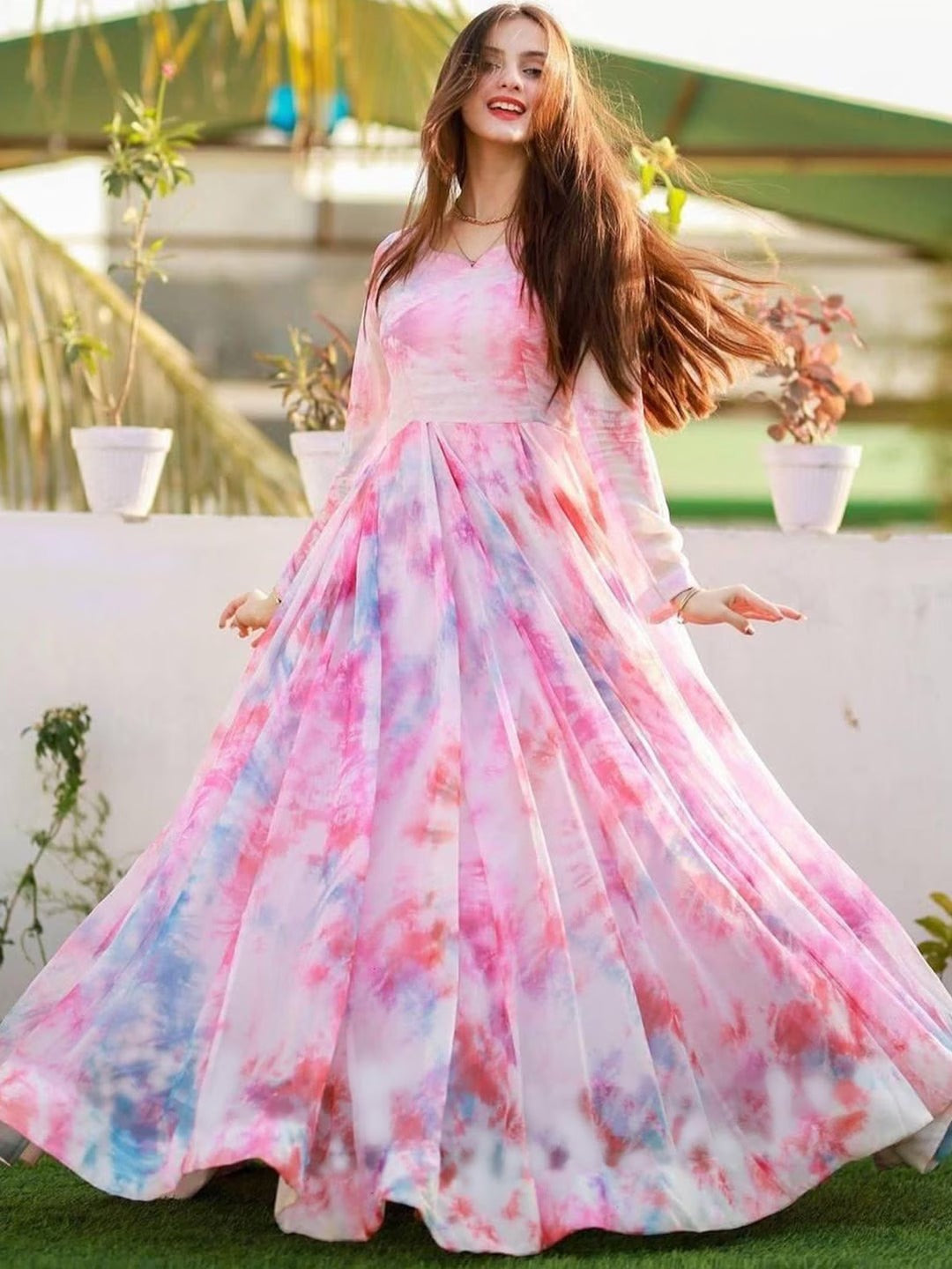 Amira - Light and delicate with subtle beauty