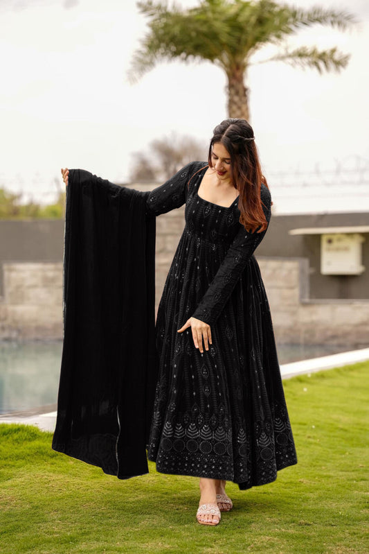 Zafira - Flowing with rhythm and charm(Black)