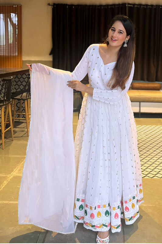 Zaria - A vibrant play of bold colors
