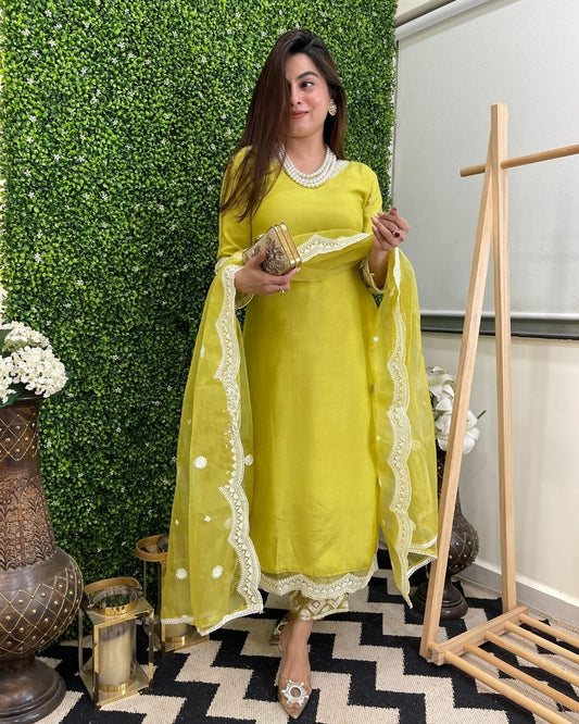 Tanishqa - A statement piece radiating charm and elegance
