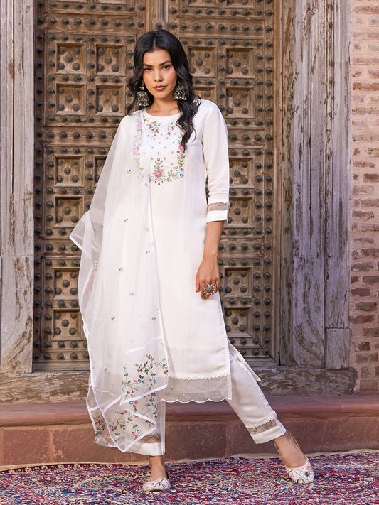 Savitriyaa - A radiant design filled with vibrant life