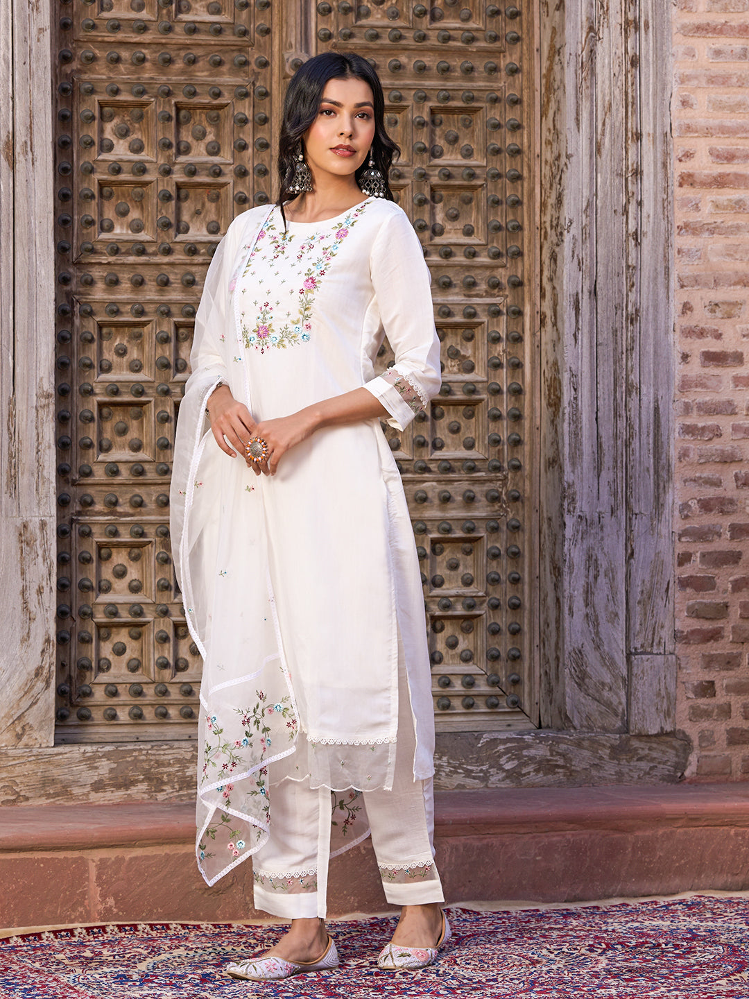Savitriyaa - A radiant design filled with vibrant life