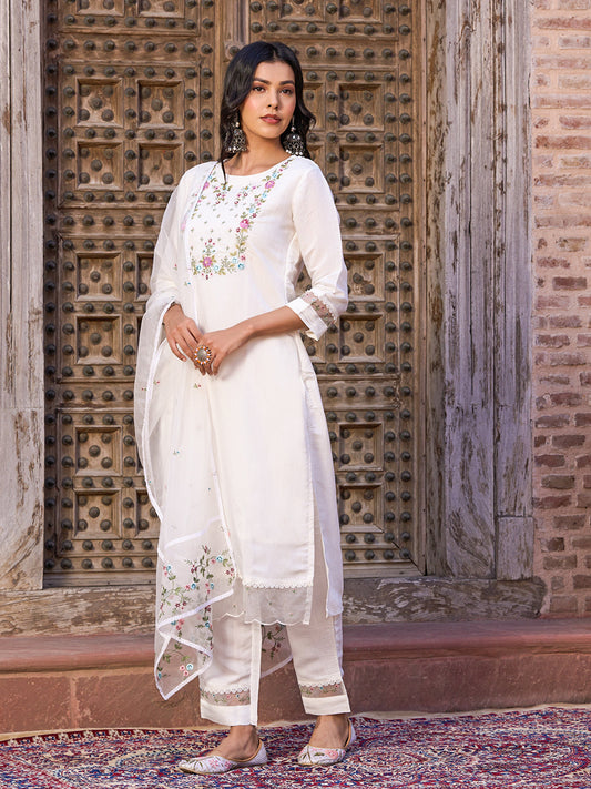 Savitriyaa - A radiant design filled with vibrant life