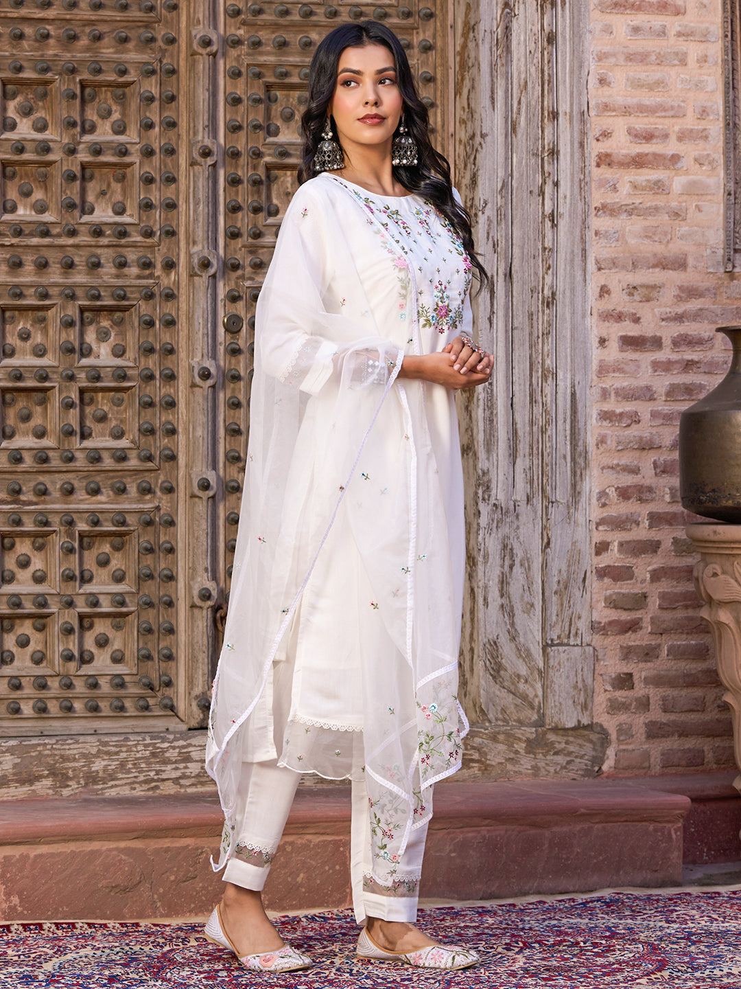 Savitriyaa - A radiant design filled with vibrant life