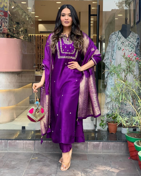 Saanvi - A serene design crafted for elegant occasions (Purple)