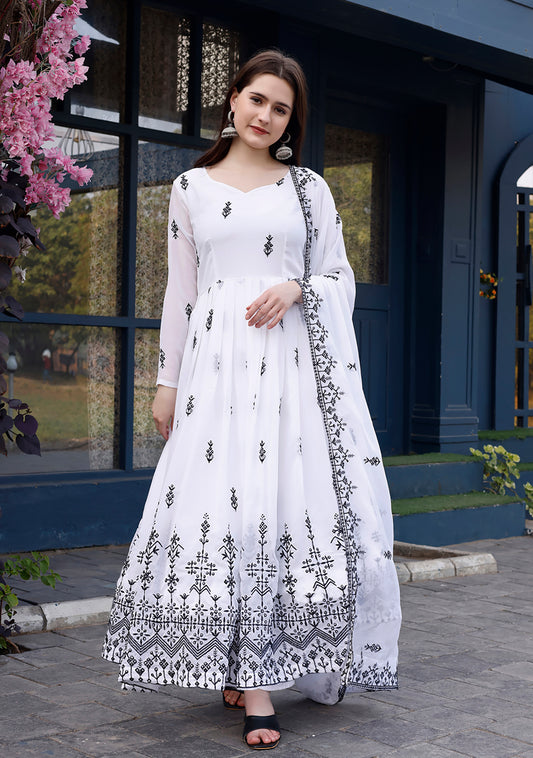 Sarina - Nurturing spirit with modern charm