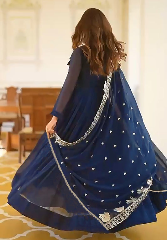 Liora - Shining with light and elegance