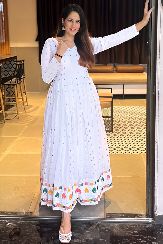 Zaria - A vibrant play of bold colors