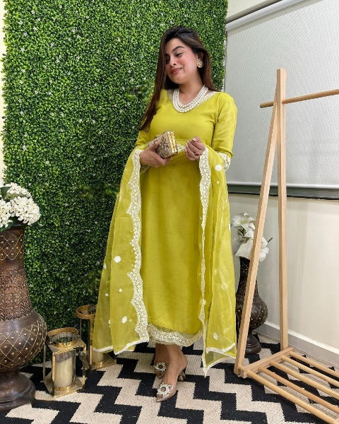 Tanishqa - A statement piece radiating charm and elegance