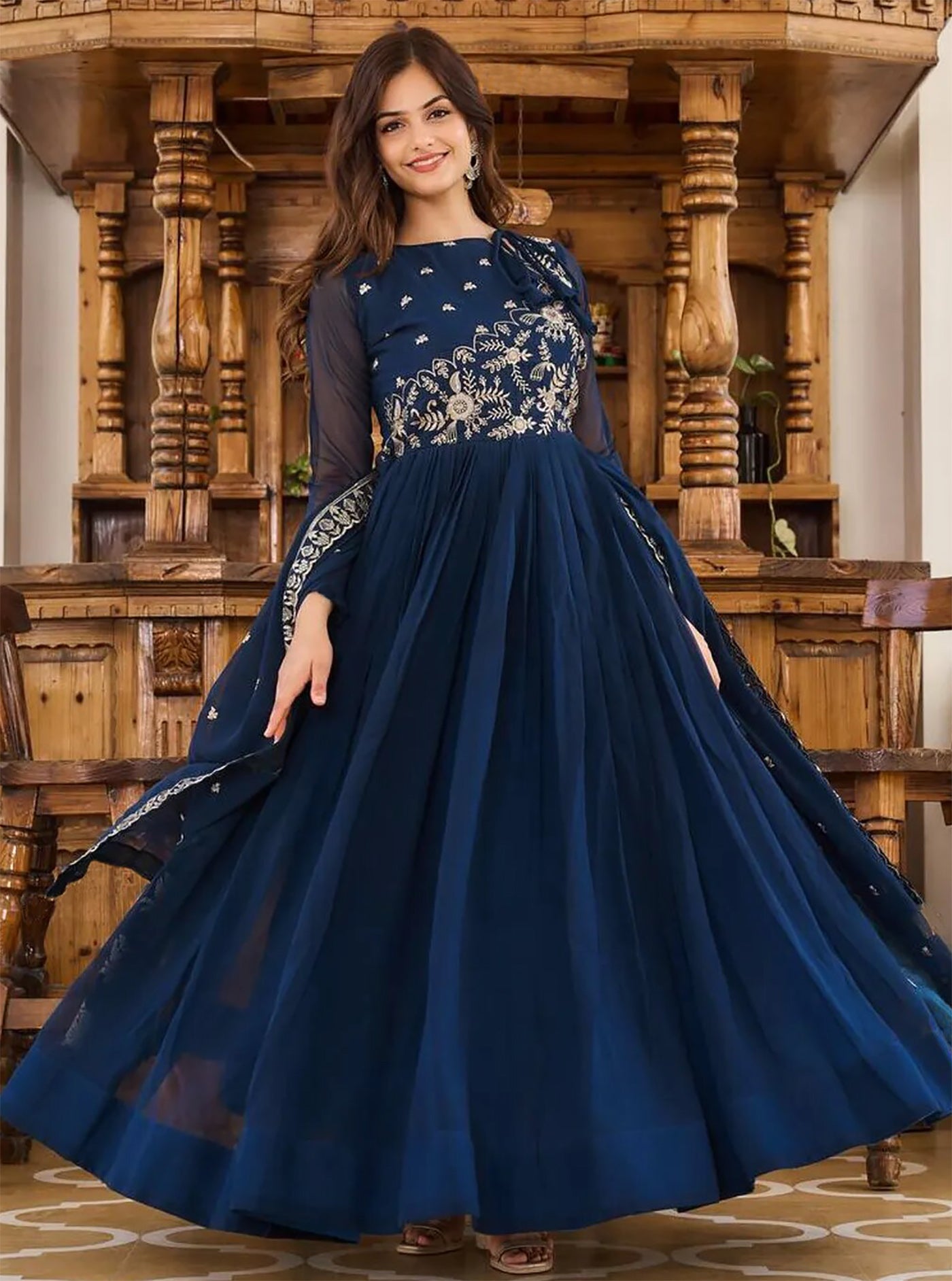 Liora - Shining with light and elegance