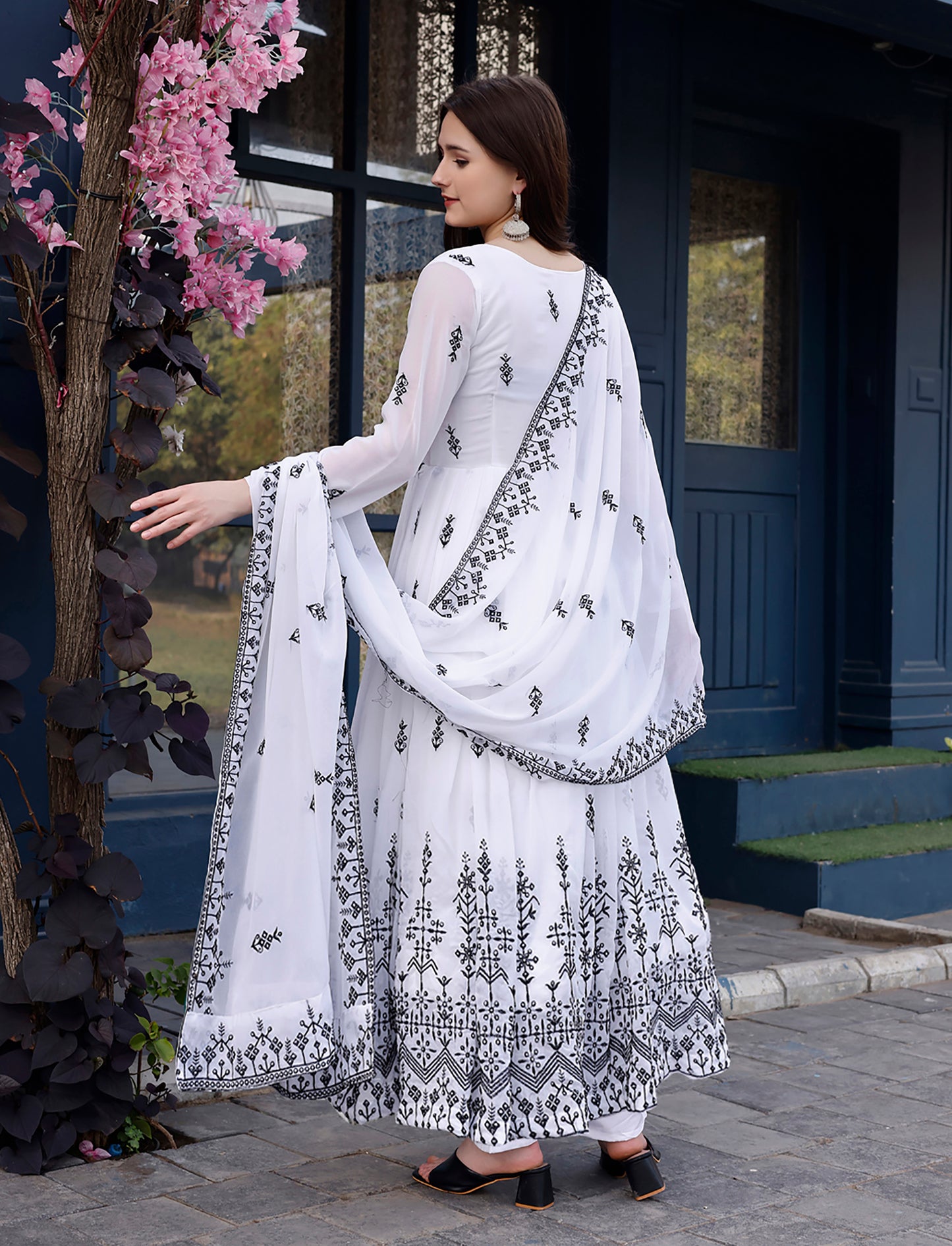 Sarina - Nurturing spirit with modern charm