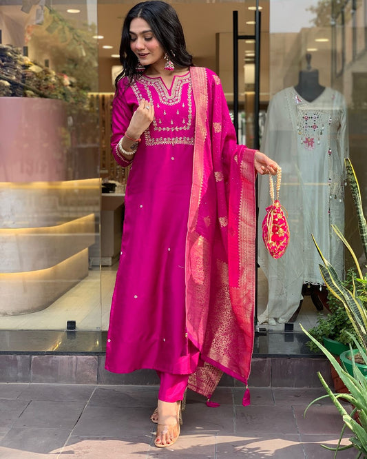 Saanvi - A serene design crafted for elegant occasions (Pink)