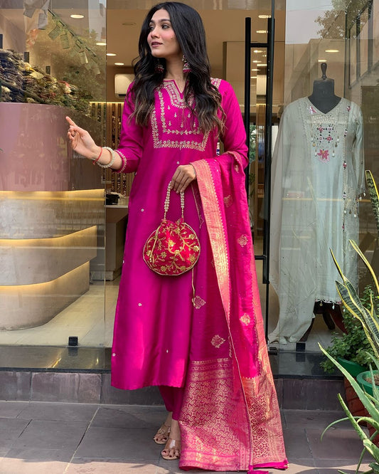 Saanvi - A serene design crafted for elegant occasions (Pink)