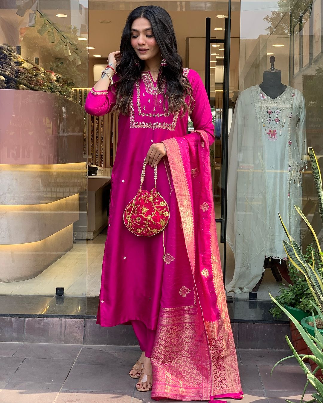 Saanvi - A serene design crafted for elegant occasions (Pink)