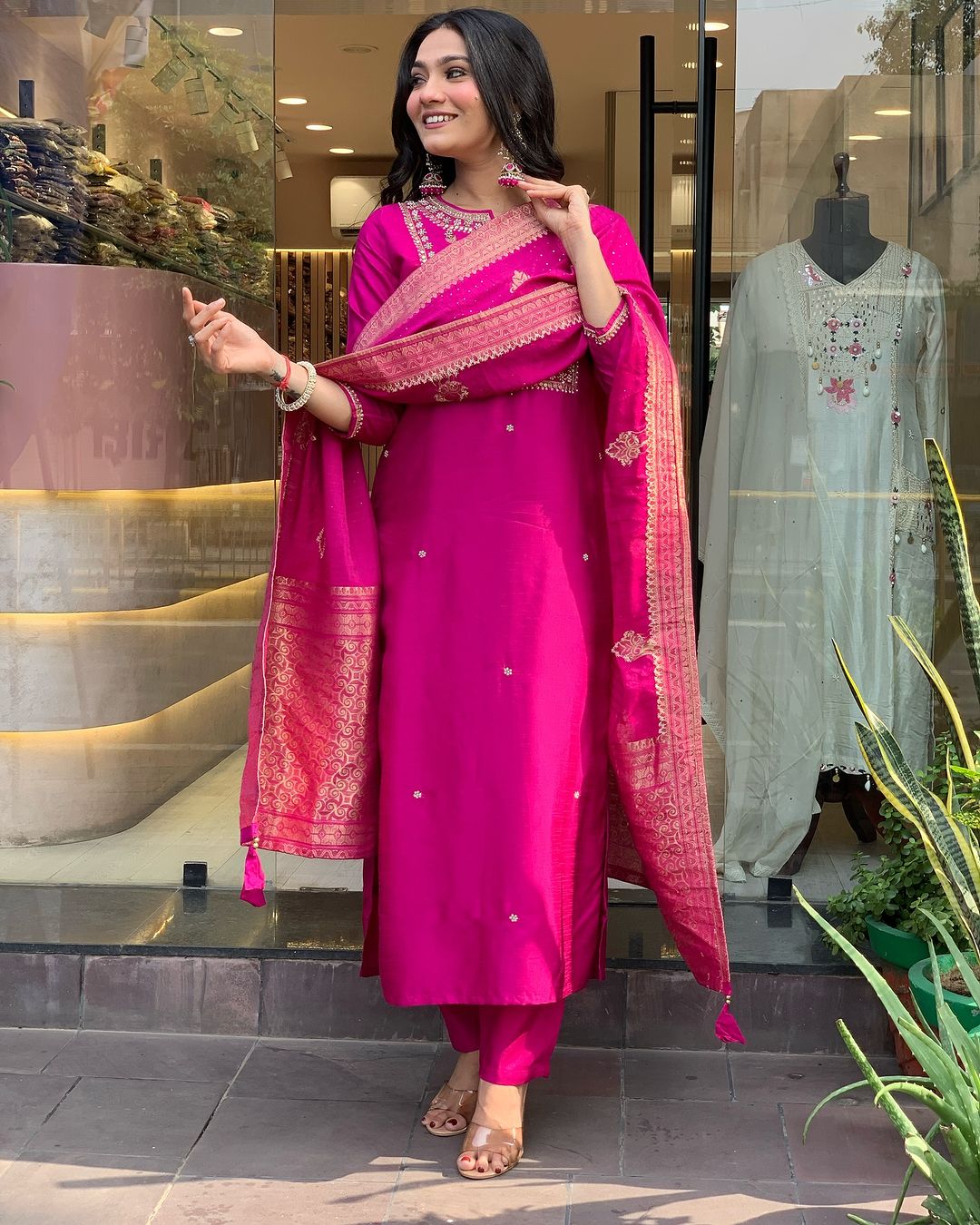 Saanvi - A serene design crafted for elegant occasions (Pink)