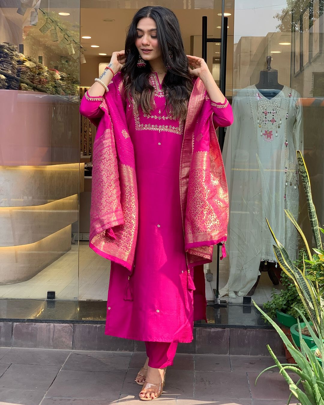 Saanvi - A serene design crafted for elegant occasions (Pink)