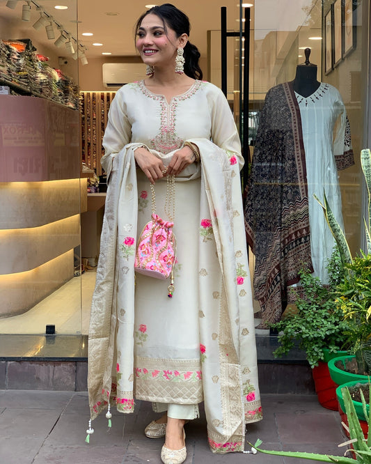Yamika - A regal piece crafted with timeless grace