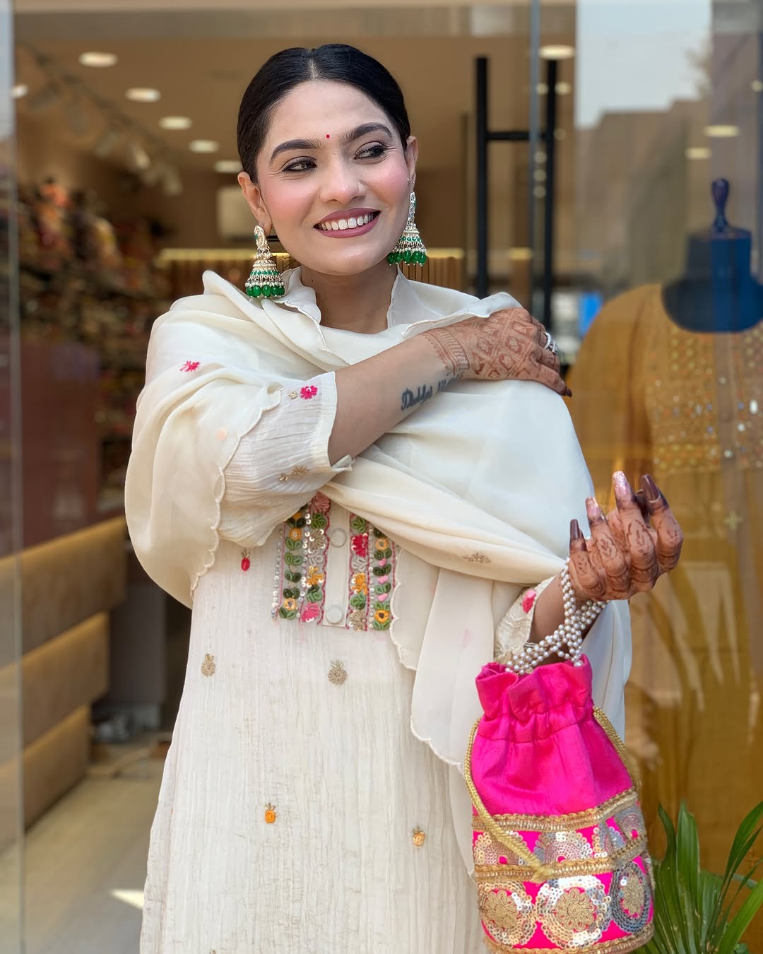 Aashni - A youthful style with fresh energy