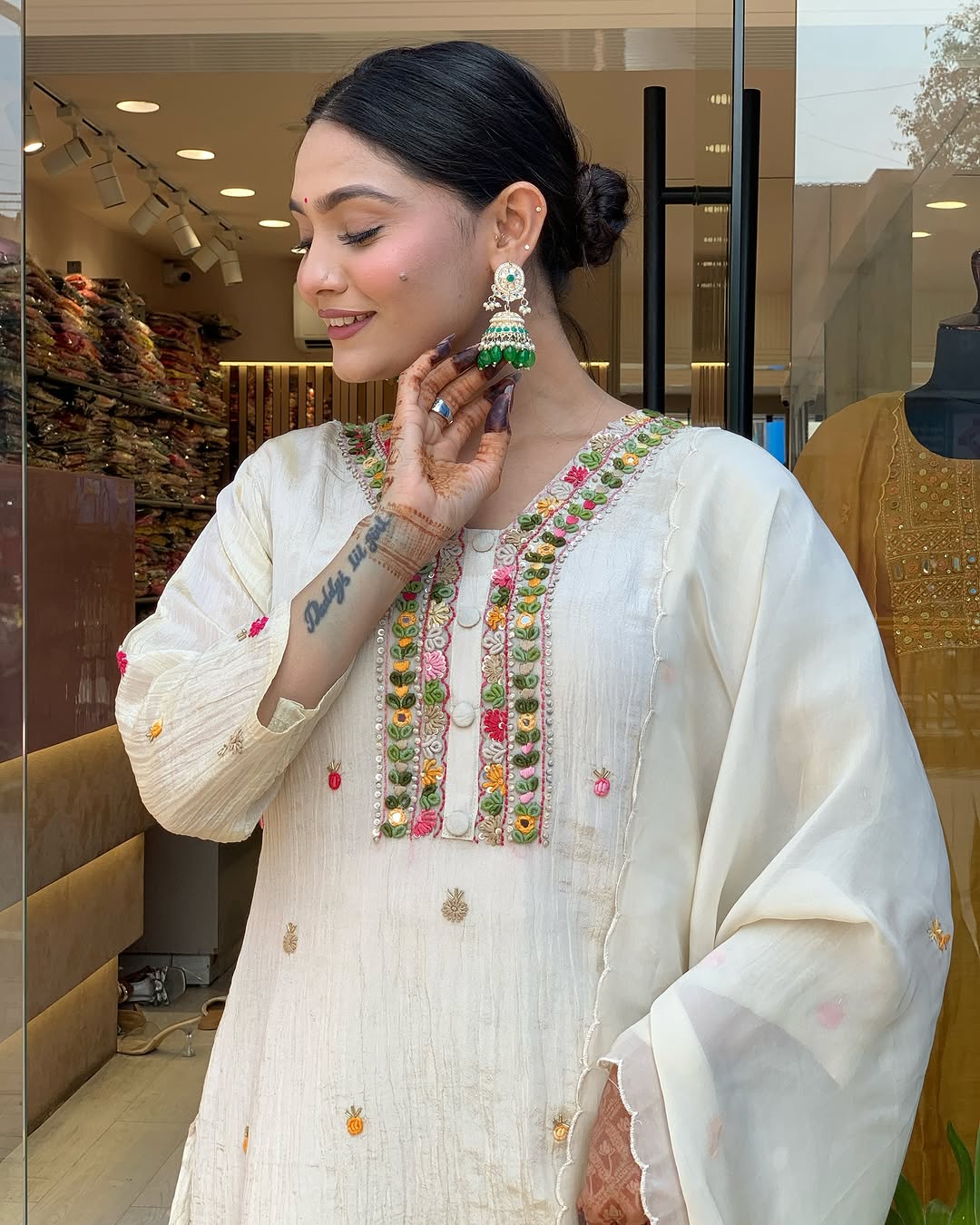 Aashni - A youthful style with fresh energy