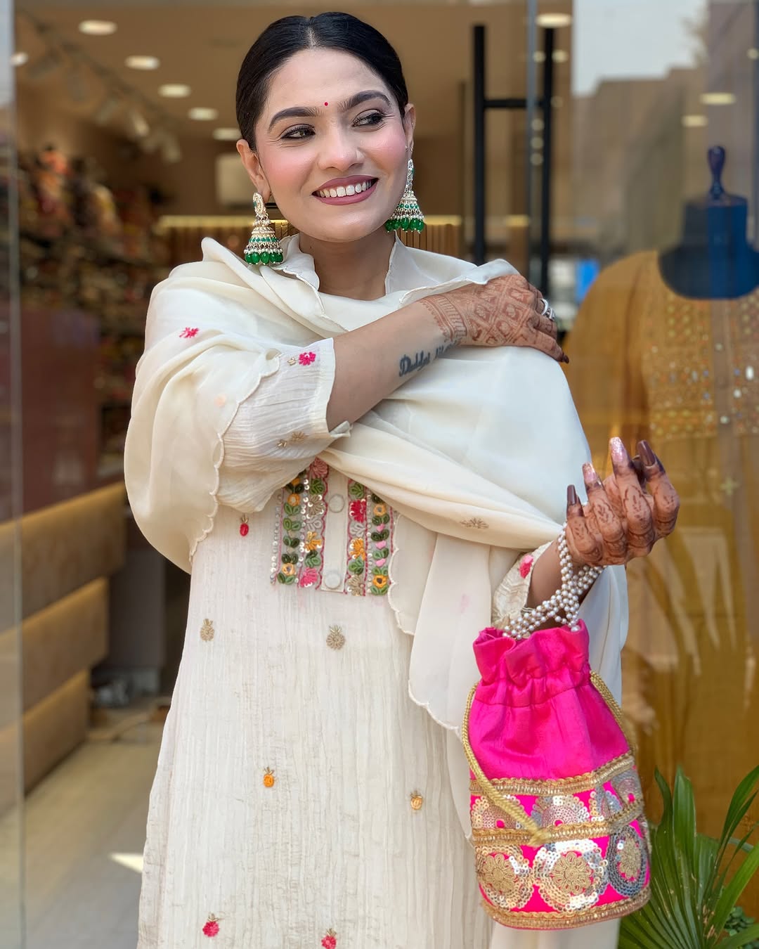 Aashni - A youthful style with fresh energy