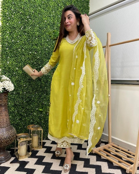 Tanishqa - A statement piece radiating charm and elegance