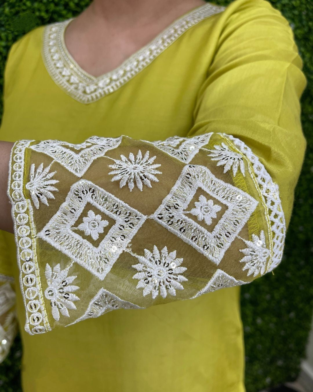 Tanishqa - A statement piece radiating charm and elegance