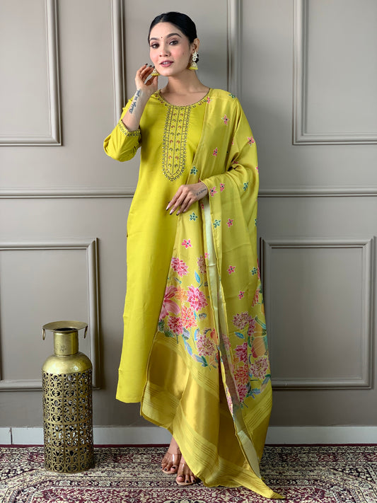 Ruhana - A regal piece with royal undertones (Lemon)