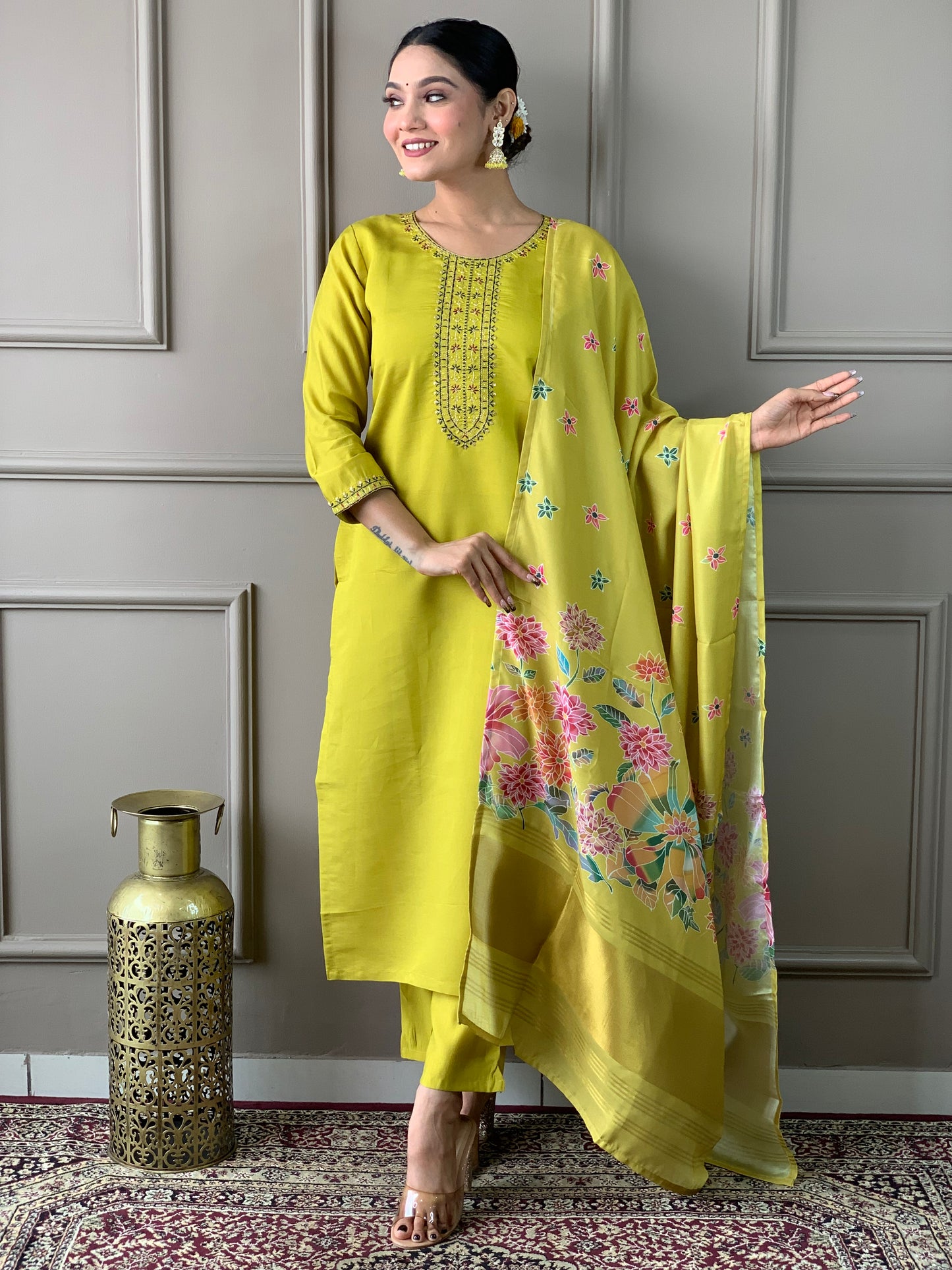 Ruhana - A regal piece with royal undertones (Lemon)