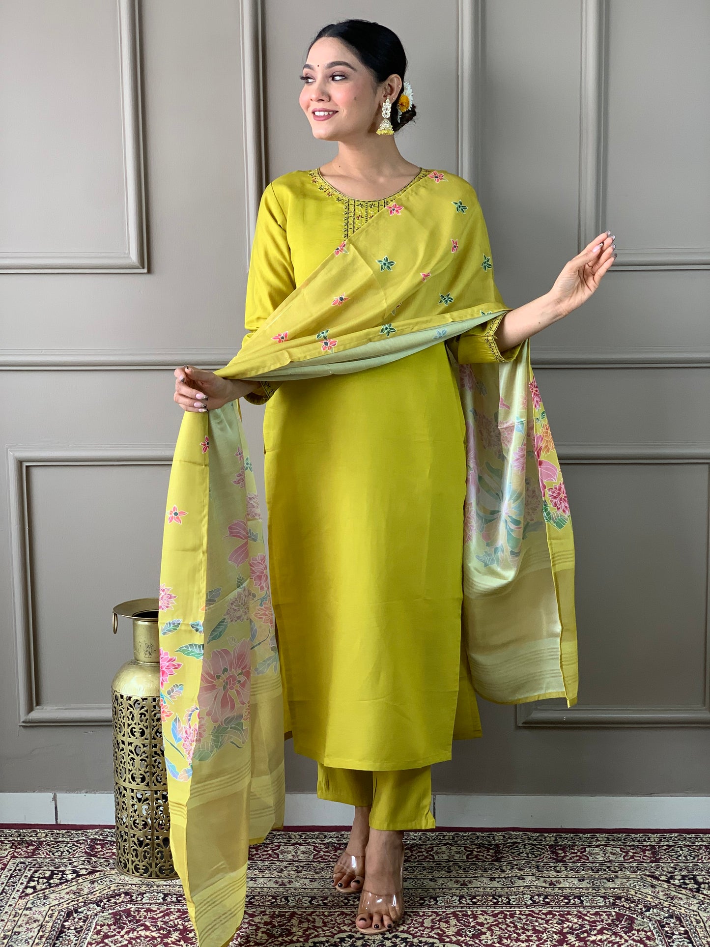 Ruhana - A regal piece with royal undertones (Lemon)