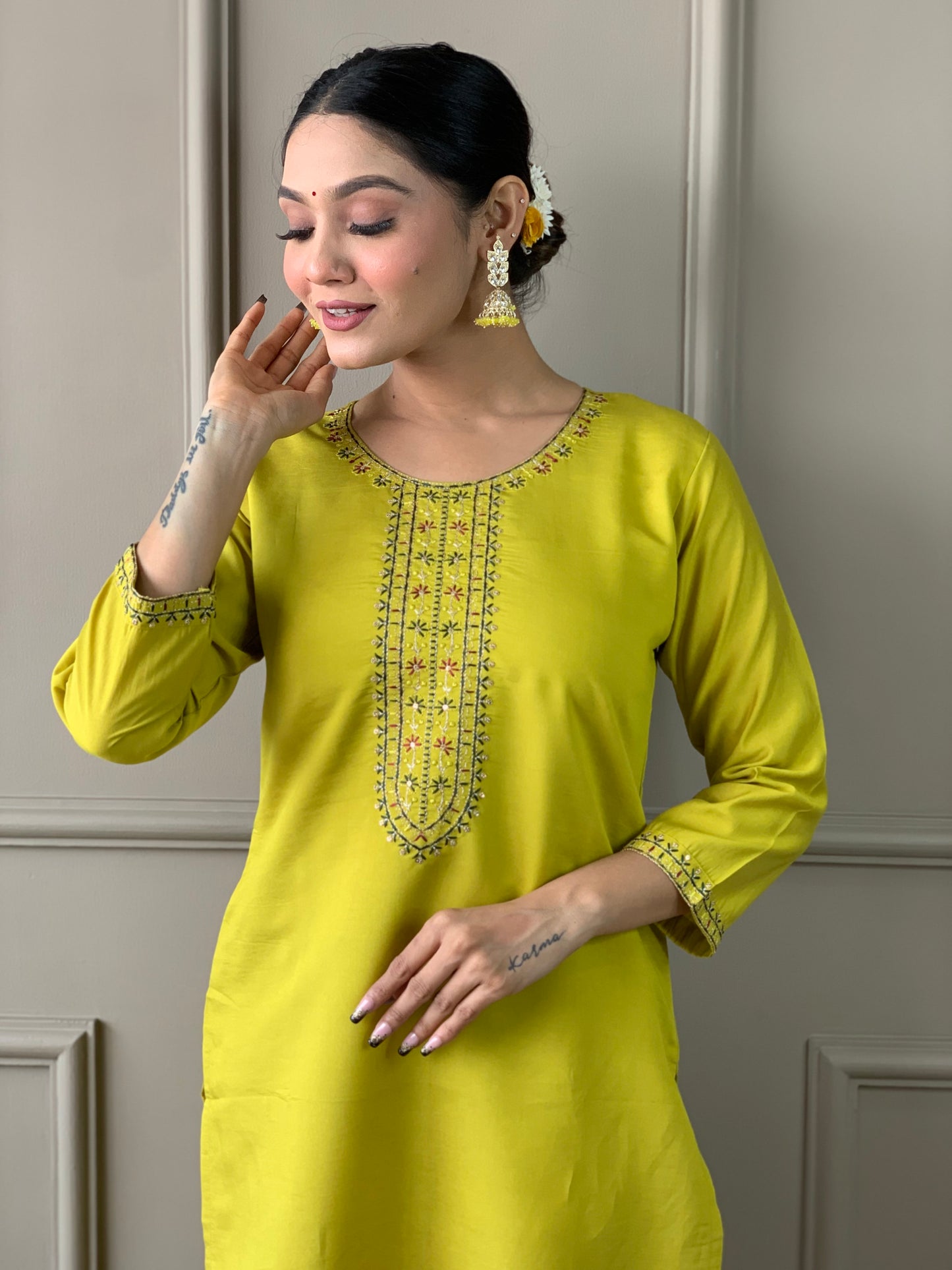 Ruhana - A regal piece with royal undertones (Lemon)