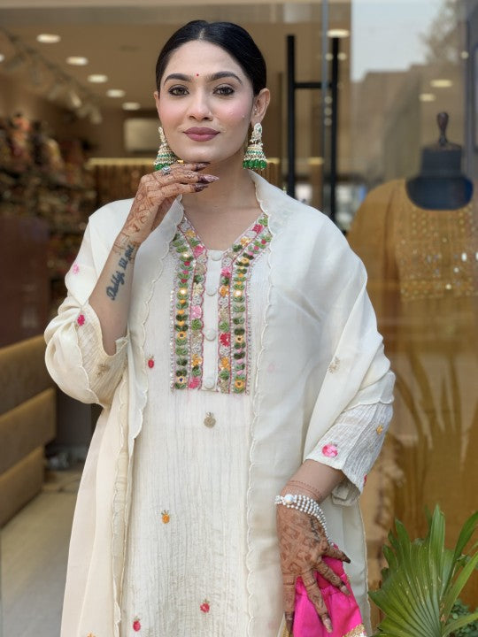 Aashni - A youthful style with fresh energy