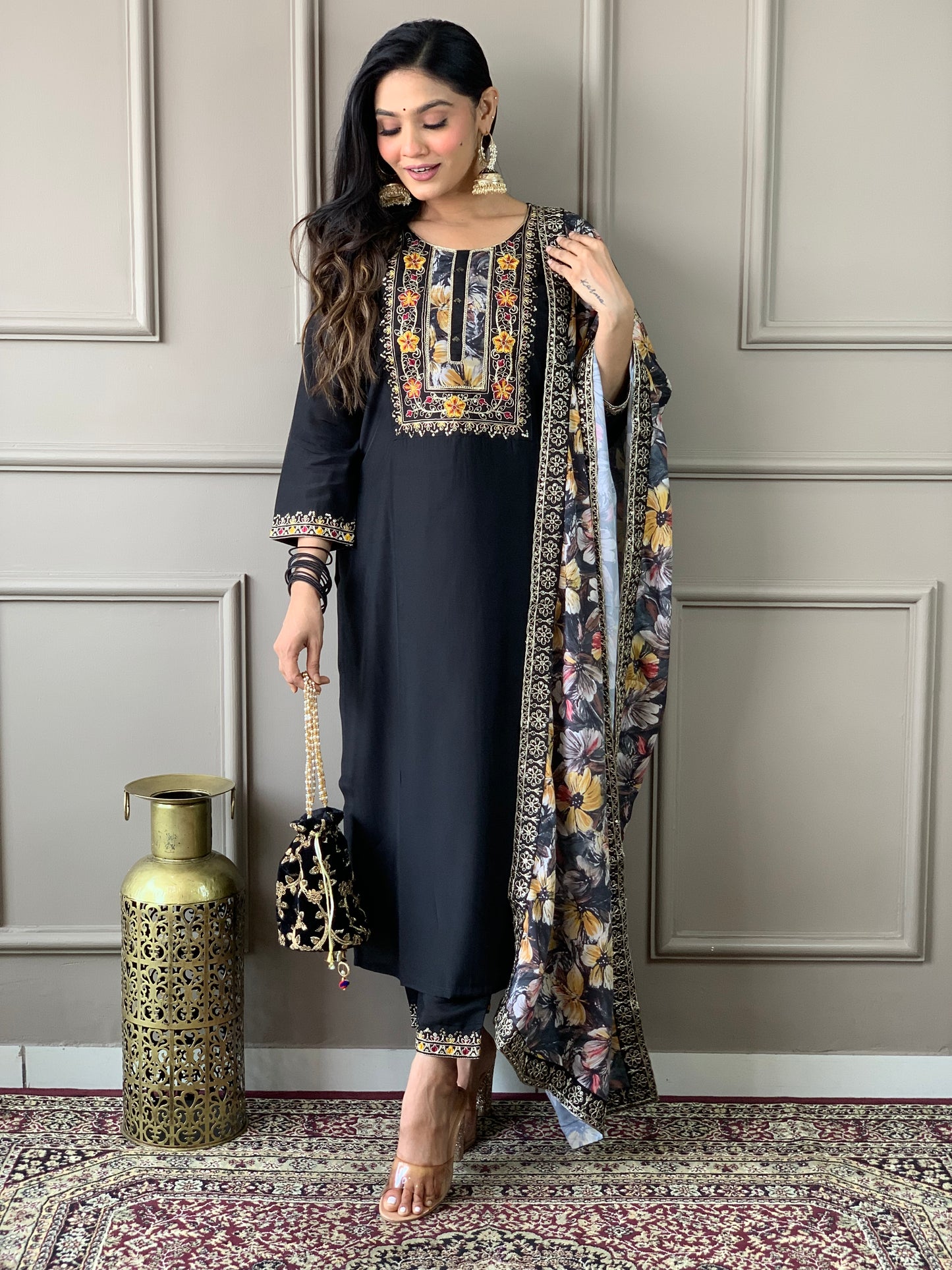 Nayantara - A pastel-inspired beauty with gentle hues (Black)