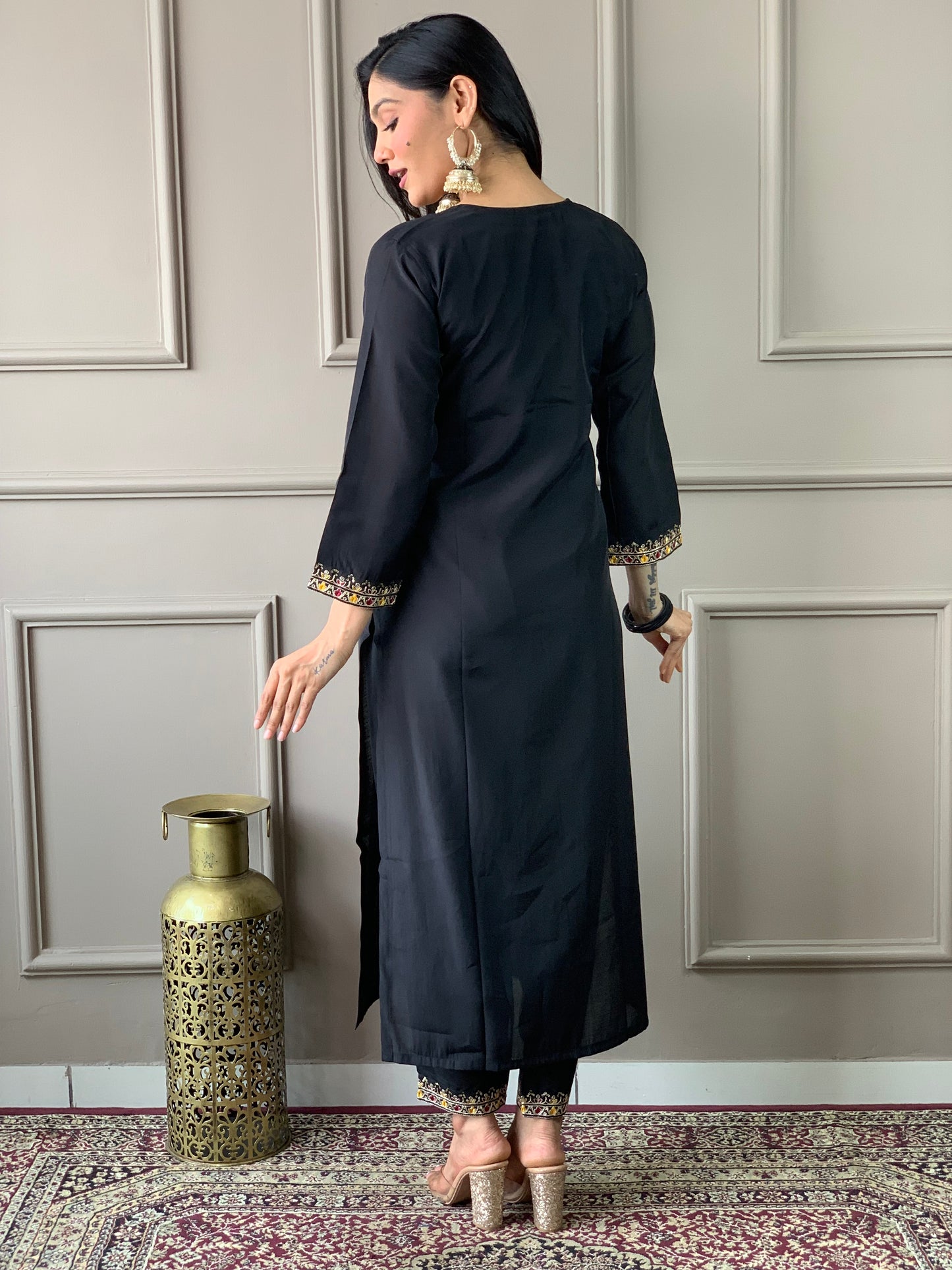 Nayantara - A pastel-inspired beauty with gentle hues (Black)