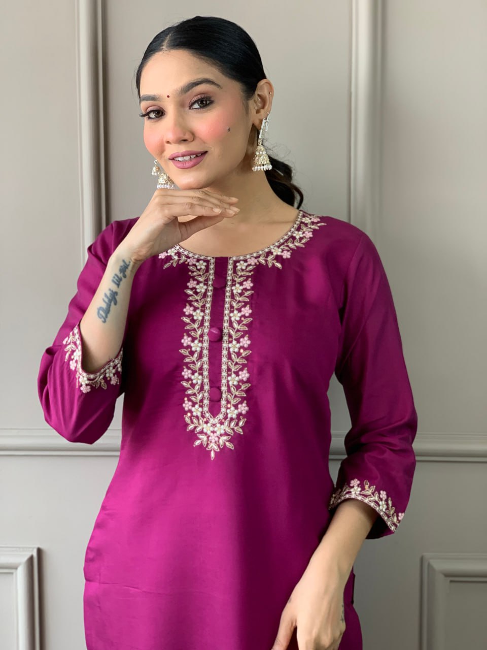 Iraaya - A contemporary chic kurti for everyday styling (Pink)